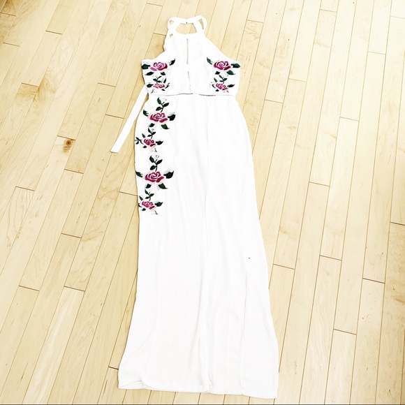 PrettyLittleThing Floral Embroidered Maxi Dress - Picture 5 of 8